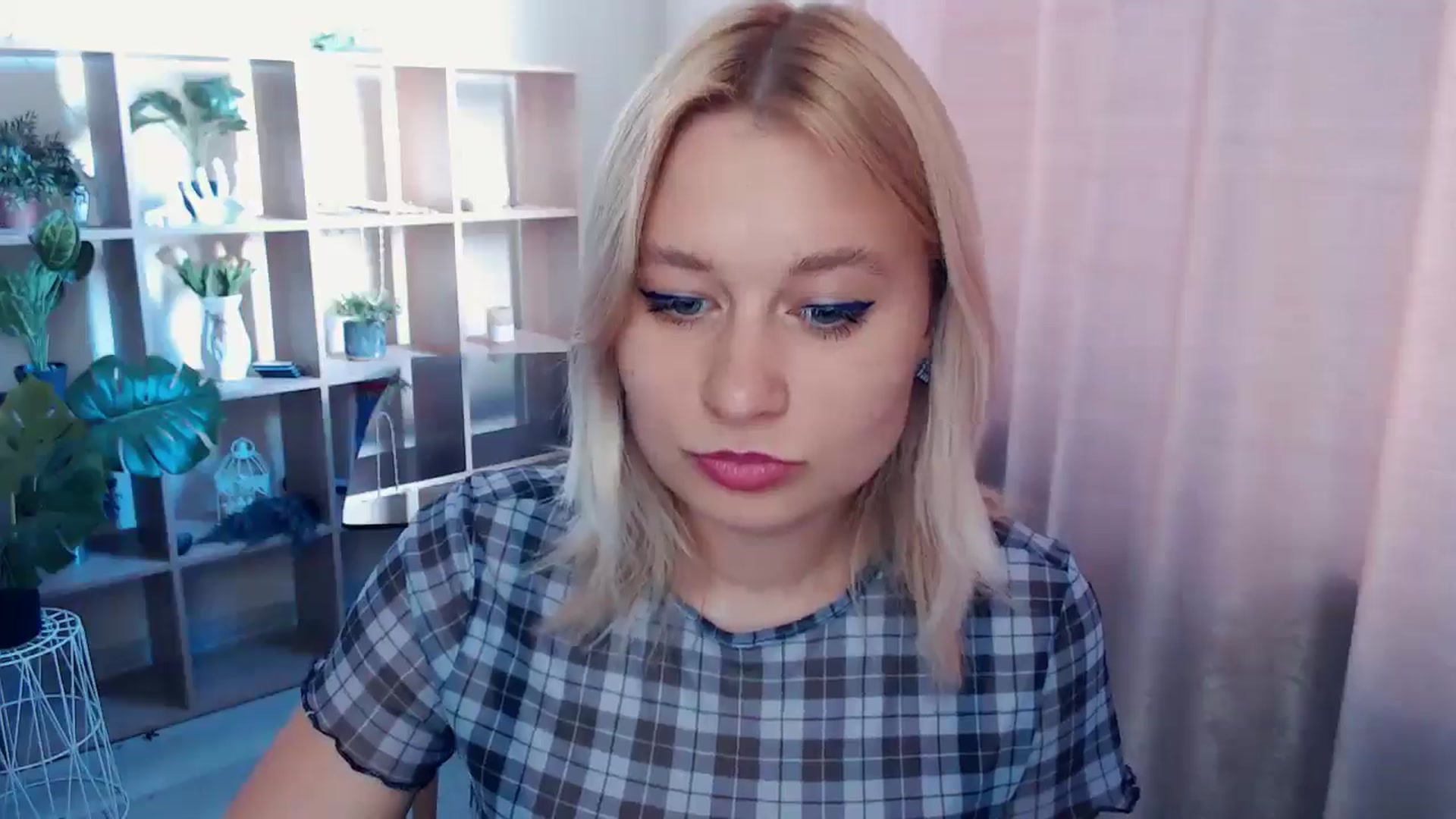 Gallery image thumbnail from Kukla_kolduna's myfreecams stream on, 04/27/2025, 14:50 image 16 of 20
