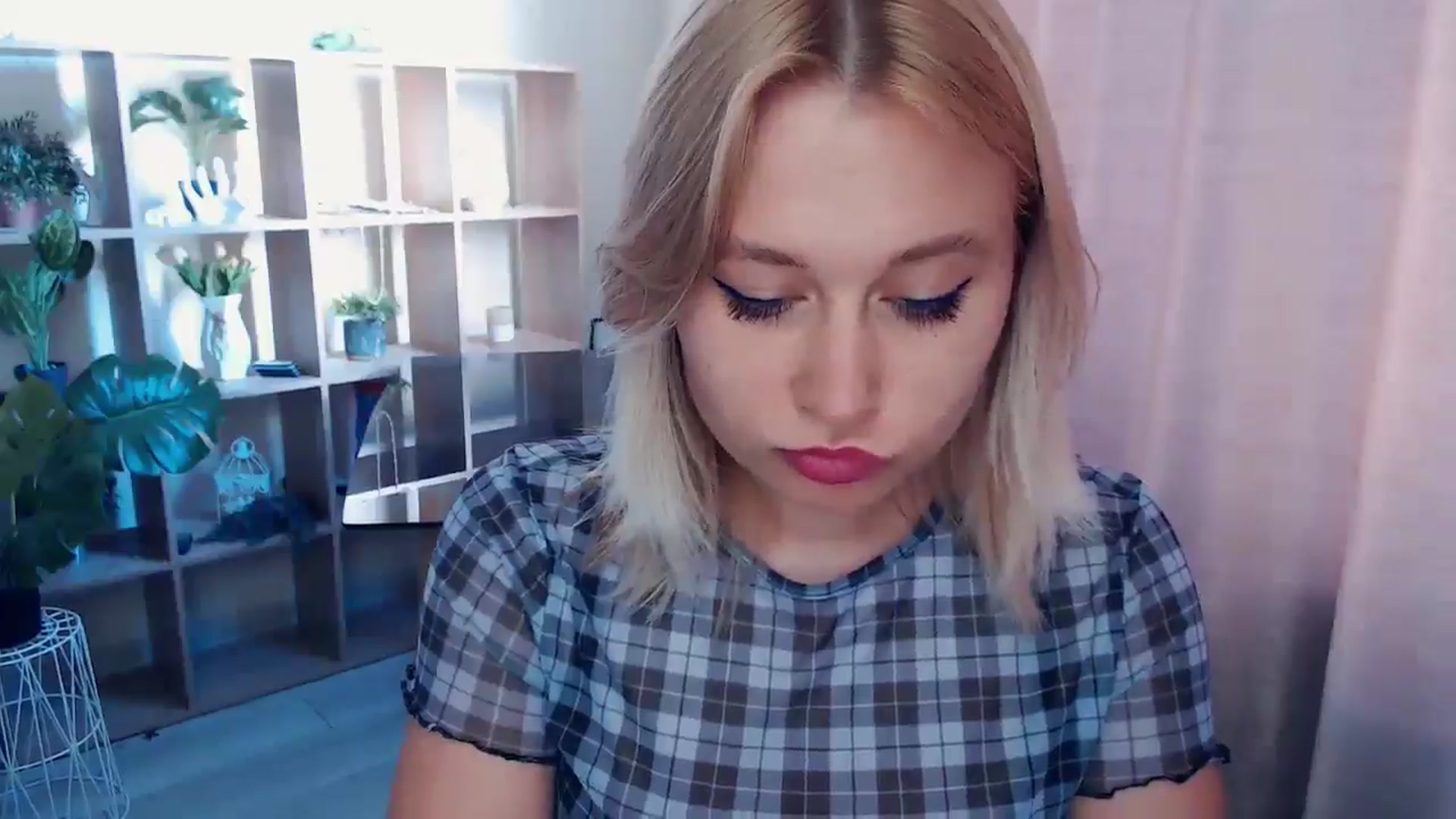 Gallery image thumbnail from Kukla_kolduna's myfreecams stream on, 04/27/2025, 14:50 image 3 of 20