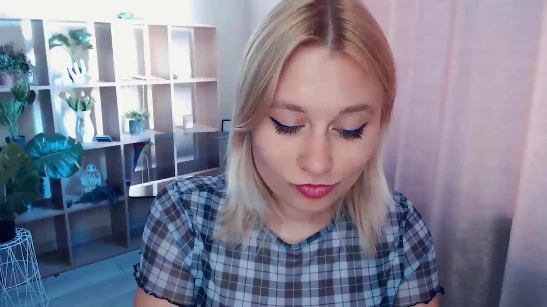 Gallery image thumbnail from Kukla_kolduna's myfreecams stream on, 04/27/2025, 14:50 image 18 of 20