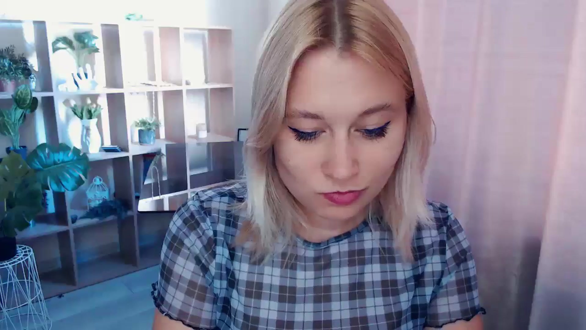 Gallery image thumbnail from Kukla_kolduna's myfreecams stream on, 04/27/2025, 14:50 image 9 of 20