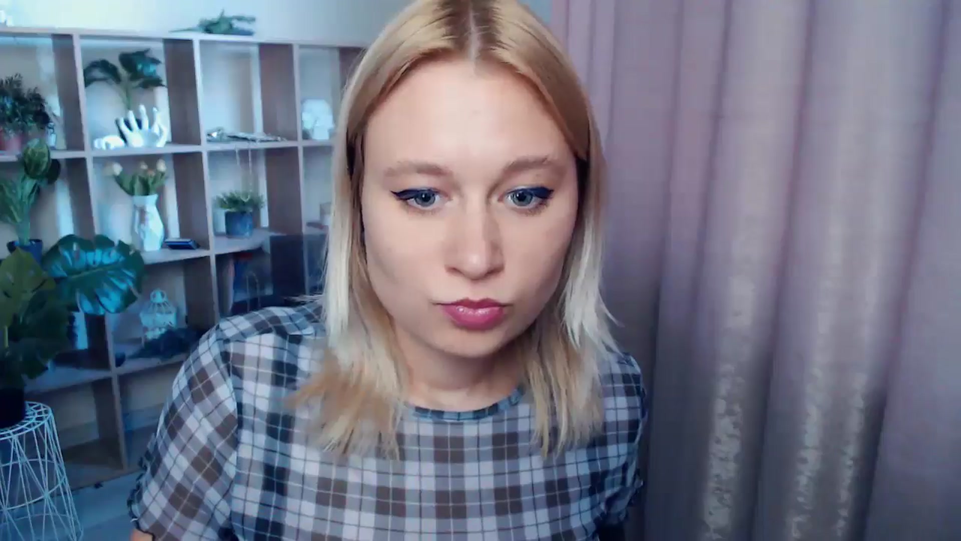 Gallery image thumbnail from Kukla_kolduna's myfreecams stream on, 04/27/2025, 17:13 image 16 of 20