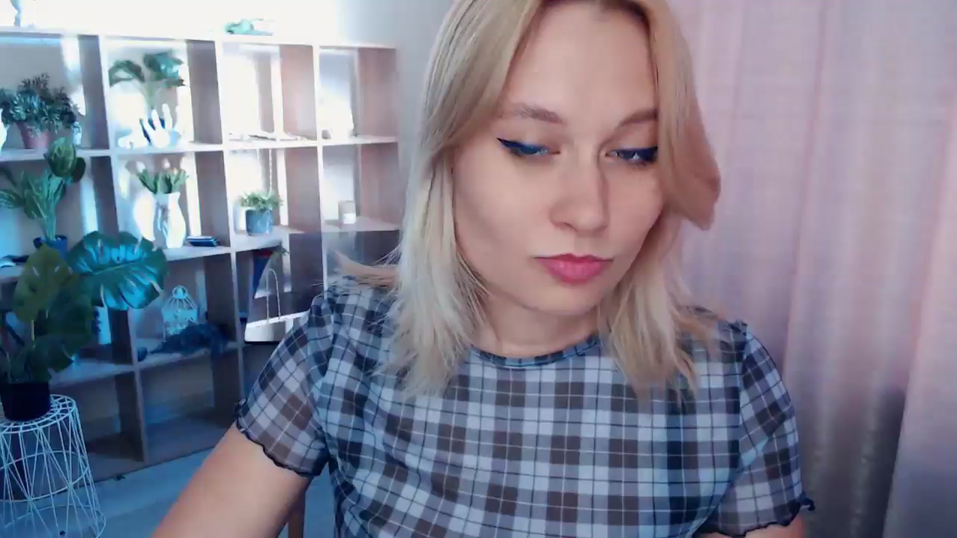 Gallery image thumbnail from Kukla_kolduna's myfreecams stream on, 04/27/2025, 17:13 image 1 of 20