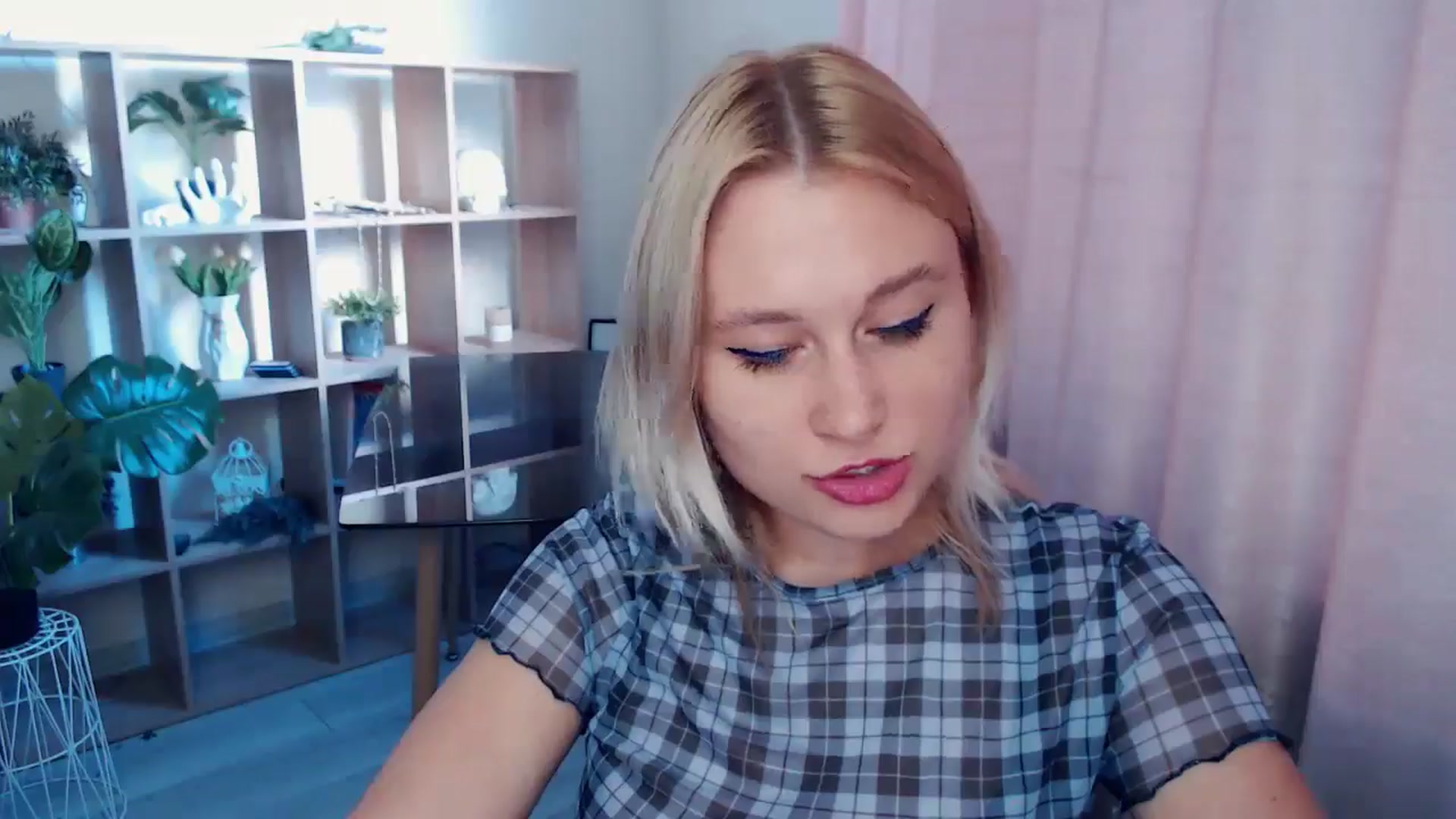 Gallery image thumbnail from Kukla_kolduna's myfreecams stream on, 04/27/2025, 17:13 image 8 of 20