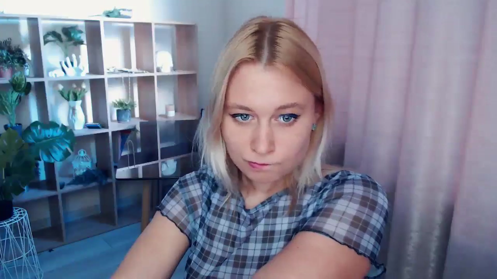 Gallery image thumbnail from Kukla_kolduna's myfreecams stream on, 04/27/2025, 17:13 image 9 of 20