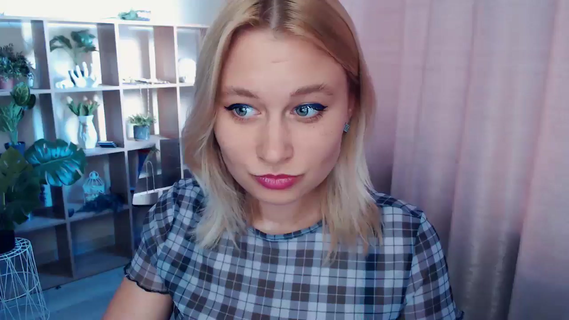 Gallery image thumbnail from Kukla_kolduna's myfreecams stream on, 04/27/2025, 17:13 image 6 of 20