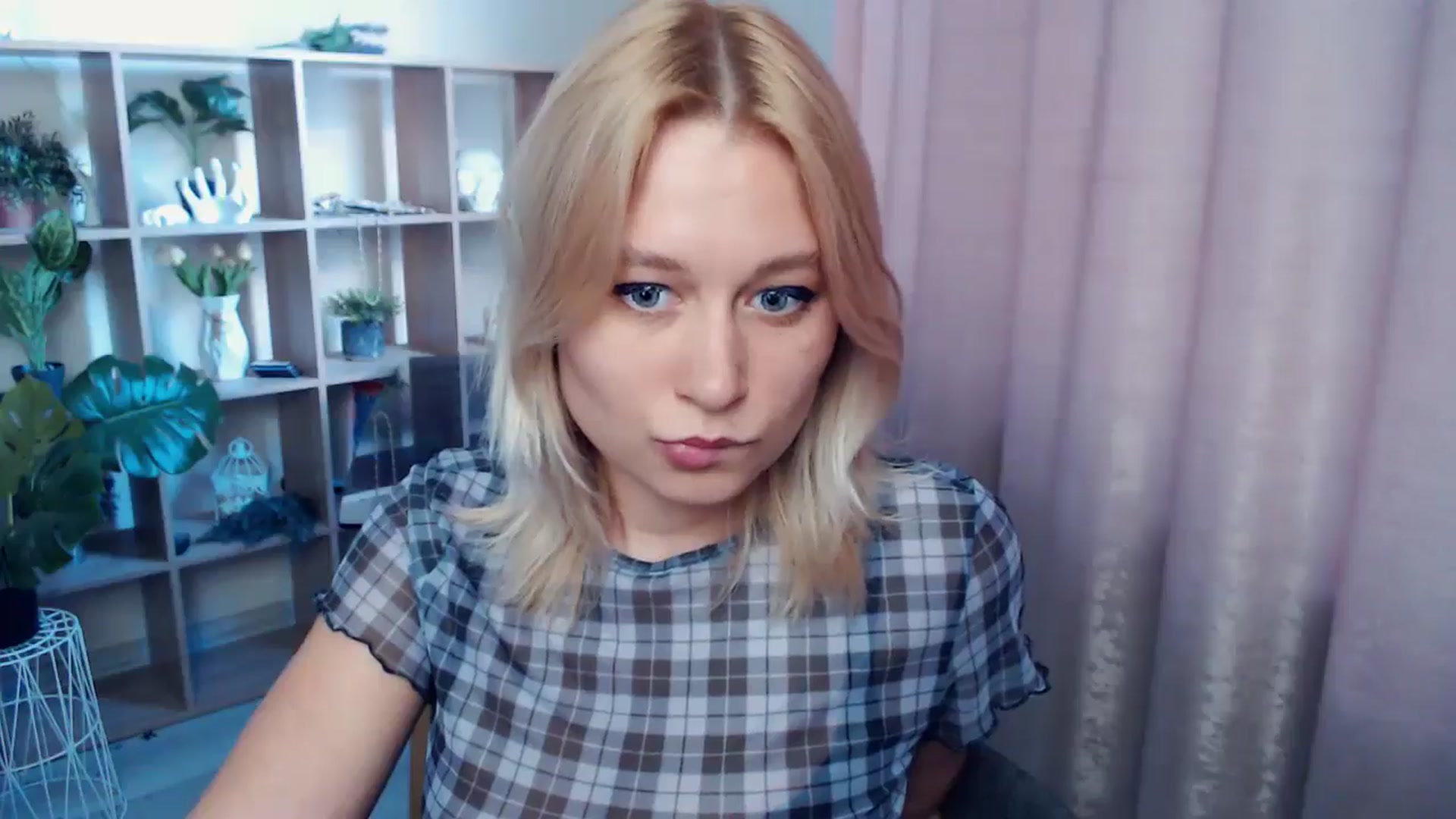 Gallery image thumbnail from Kukla_kolduna's myfreecams stream on, 04/27/2025, 17:13 image 14 of 20