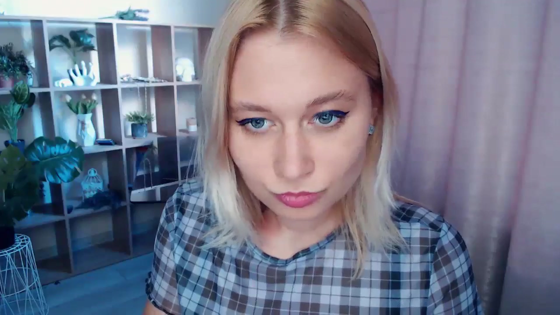 Gallery image thumbnail from Kukla_kolduna's myfreecams stream on, 04/27/2025, 17:13 image 11 of 20