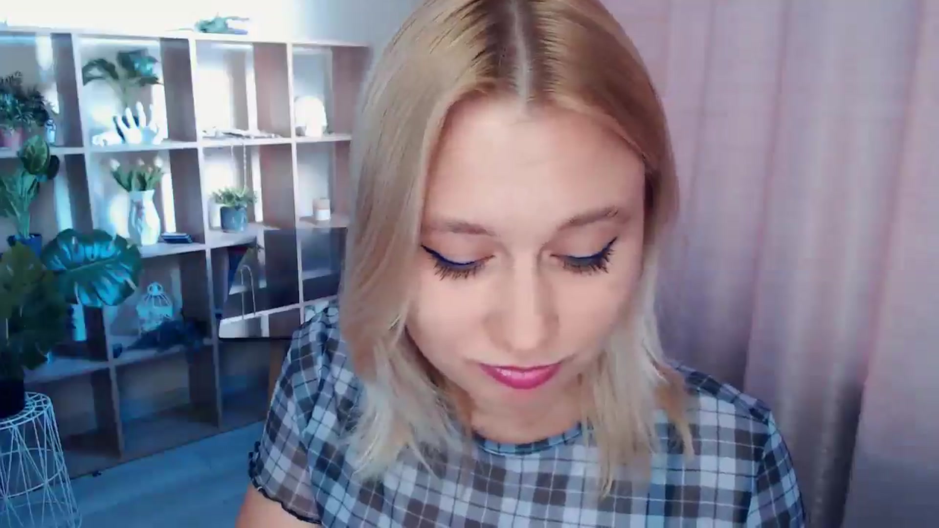 Gallery image thumbnail from Kukla_kolduna's myfreecams stream on, 04/27/2025, 17:13 image 7 of 20