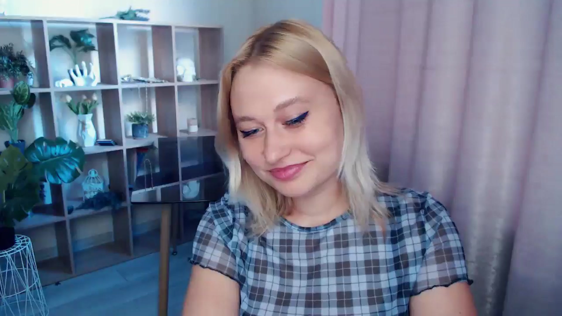 Gallery image thumbnail from Kukla_kolduna's myfreecams stream on, 04/27/2025, 17:13 image 13 of 20
