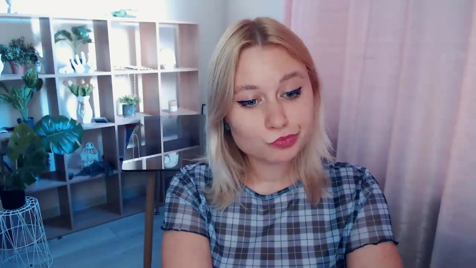 Gallery image thumbnail from Kukla_kolduna's myfreecams stream on, 04/27/2025, 17:13 image 2 of 20