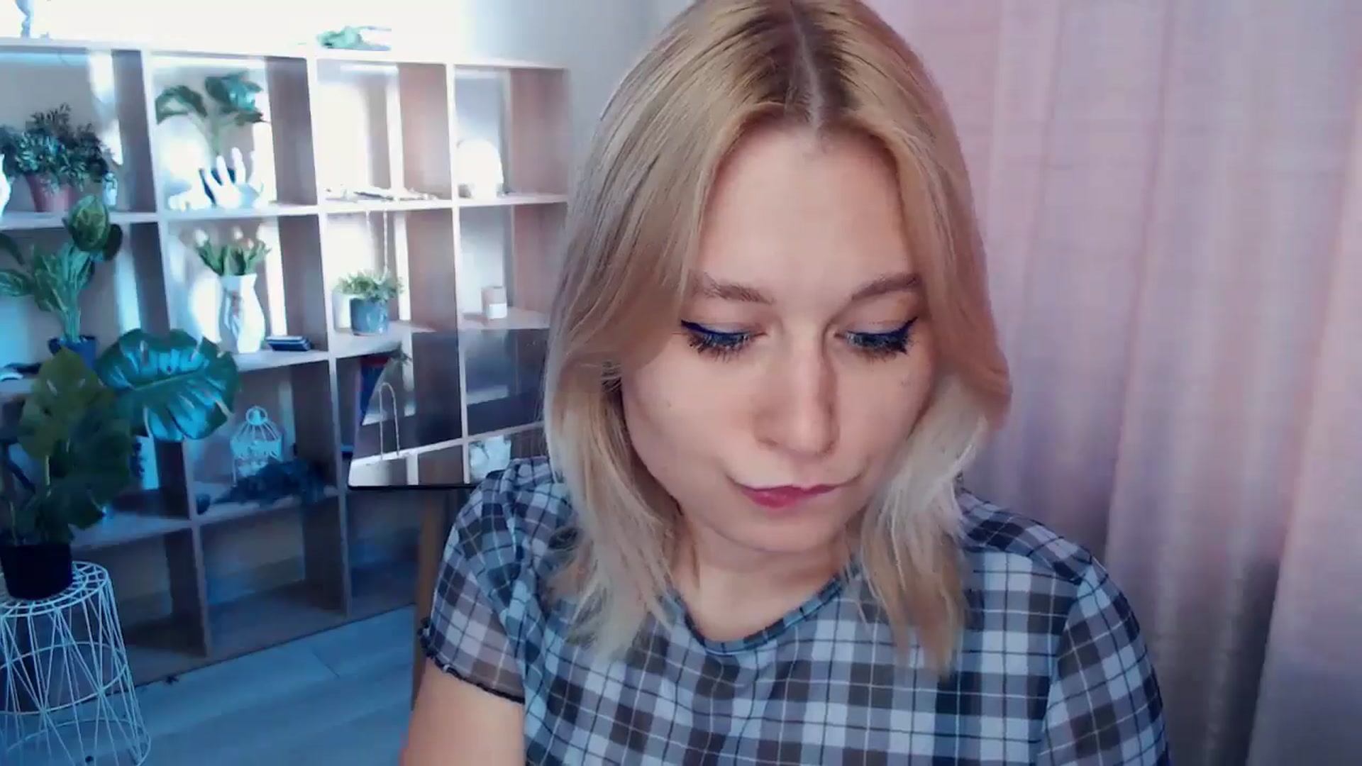 Gallery image thumbnail from Kukla_kolduna's myfreecams stream on, 04/27/2025, 17:13 image 3 of 20