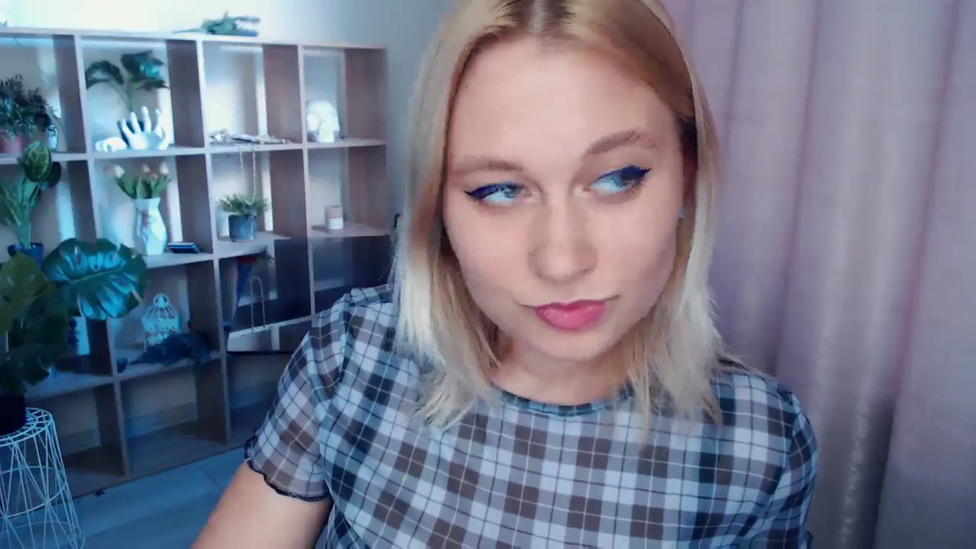 Gallery image thumbnail from Kukla_kolduna's myfreecams stream on, 04/27/2025, 17:13 image 12 of 20