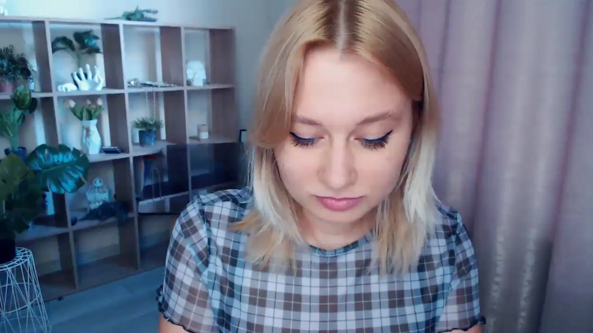 Gallery image thumbnail from Kukla_kolduna's myfreecams stream on, 04/27/2025, 17:13 image 15 of 20