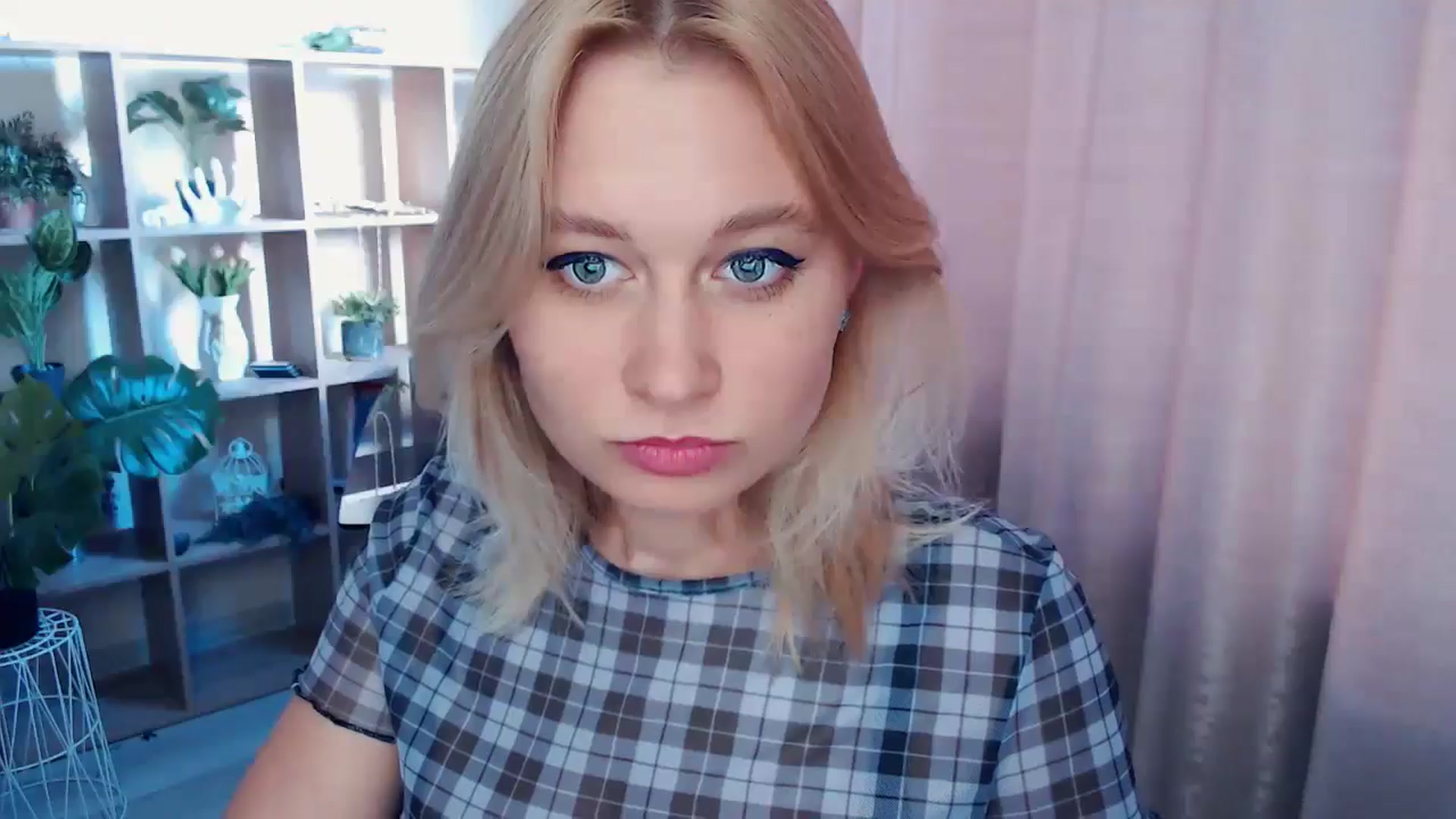 Gallery image thumbnail from Kukla_kolduna's myfreecams stream on, 04/27/2025, 17:13 image 4 of 20