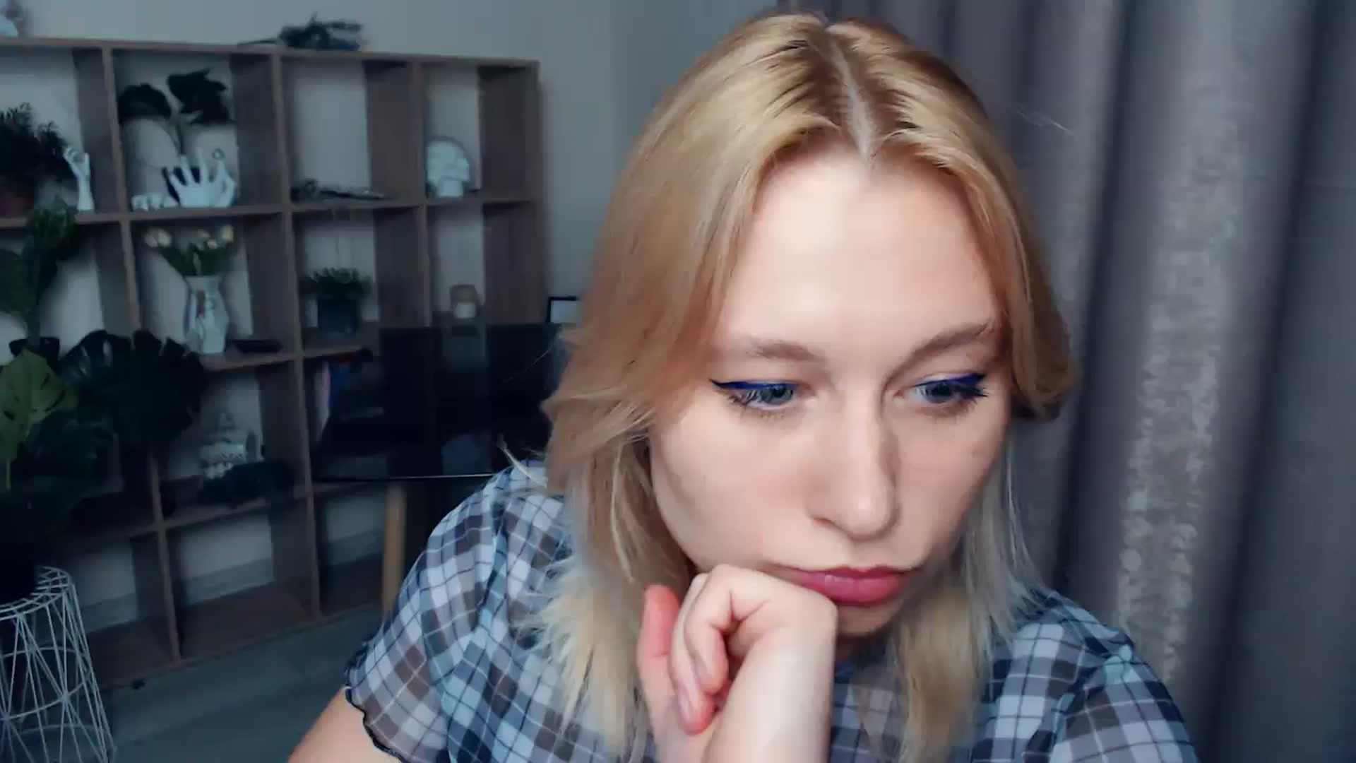 Gallery image thumbnail from Kukla_kolduna's myfreecams stream on, 04/27/2025, 18:17 image 7 of 20