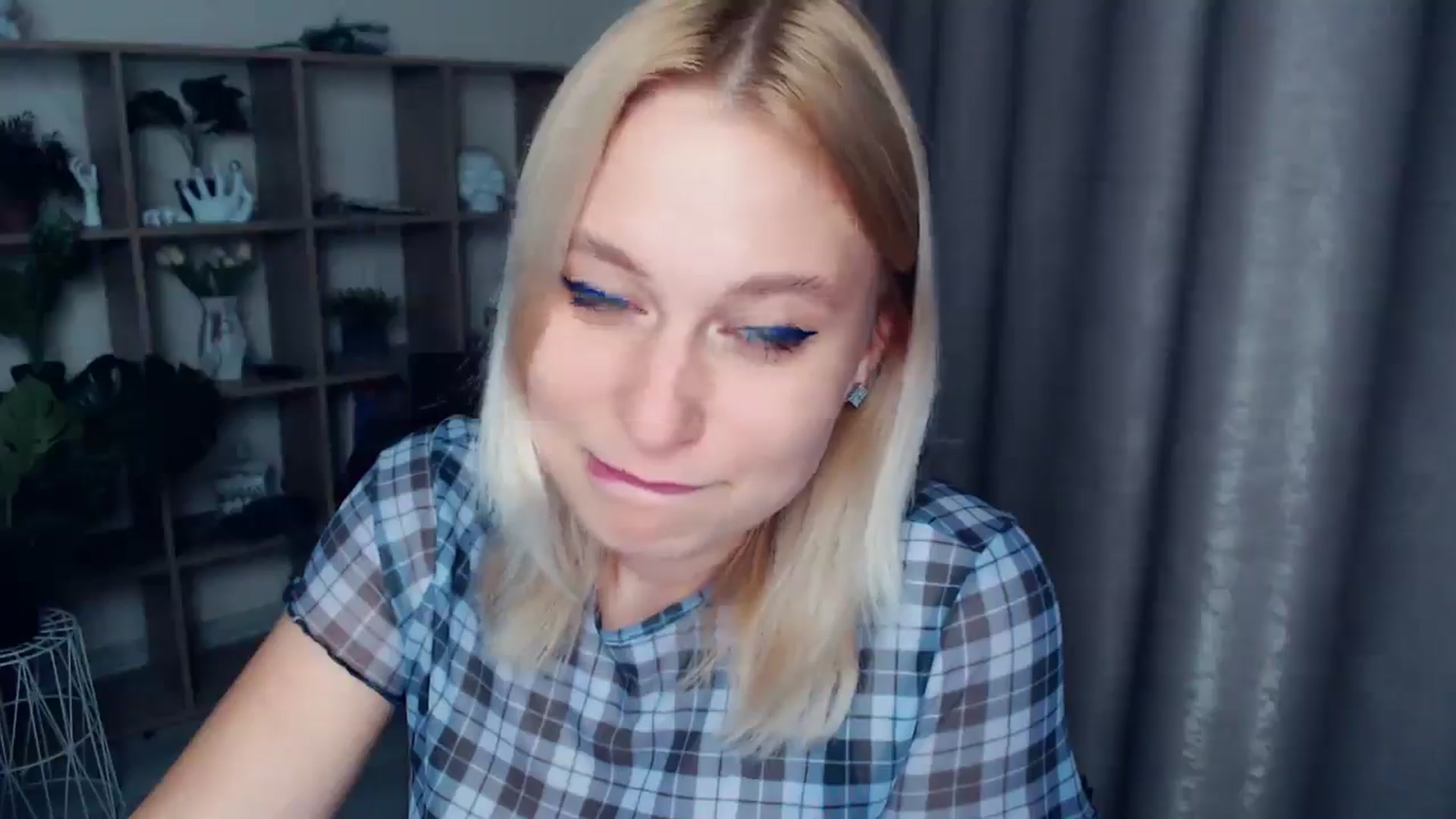 Gallery image thumbnail from Kukla_kolduna's myfreecams stream on, 04/27/2025, 18:17 image 18 of 20