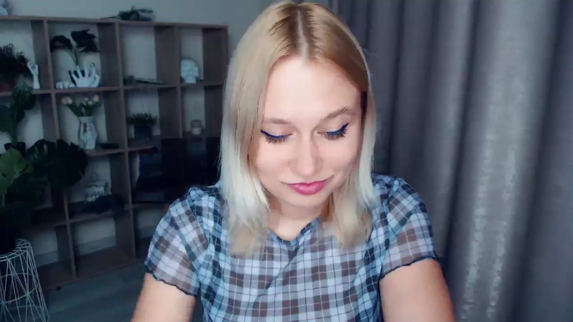 Gallery image thumbnail from Kukla_kolduna's myfreecams stream on, 04/27/2025, 18:17 image 16 of 20