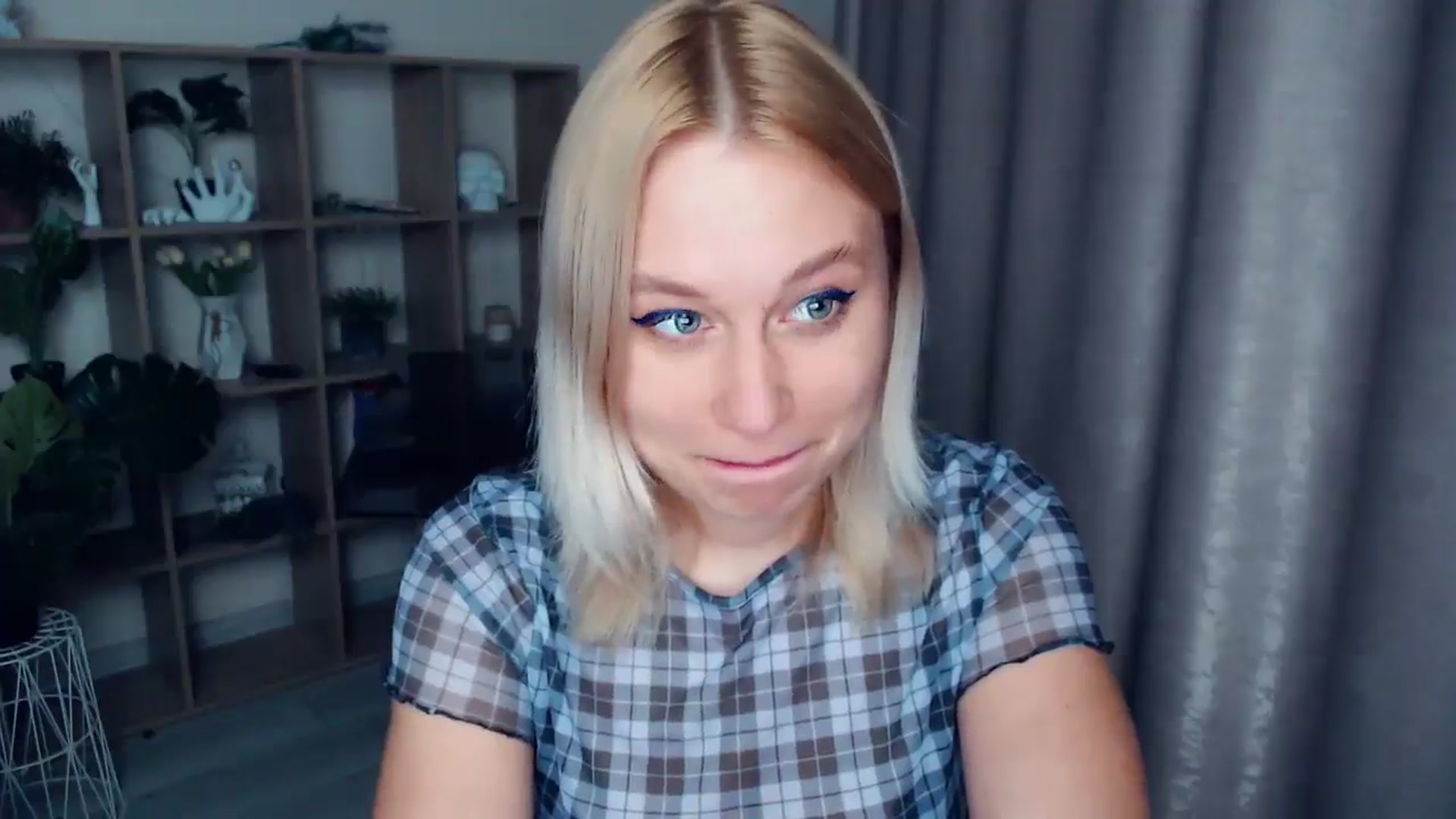 Gallery image thumbnail from Kukla_kolduna's myfreecams stream on, 04/27/2025, 18:17 image 15 of 20