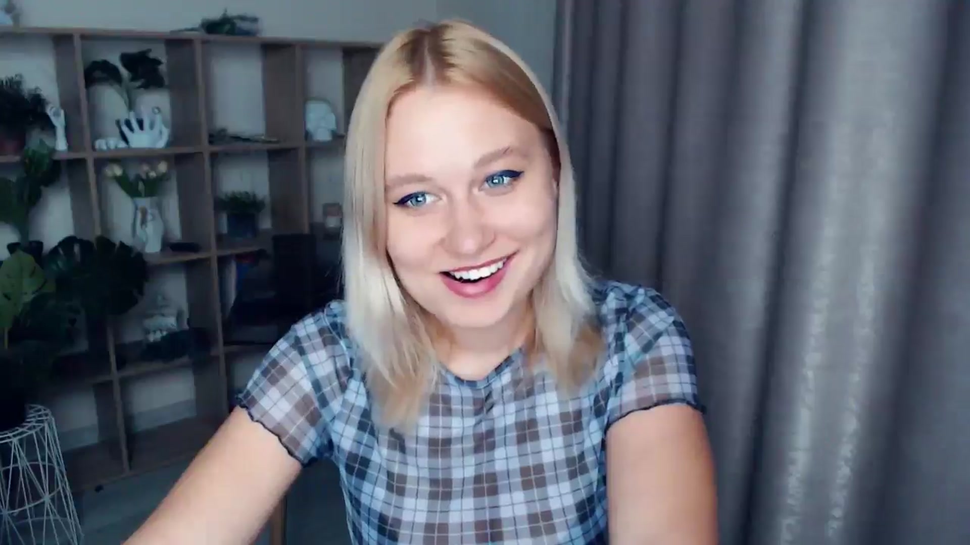 Gallery image thumbnail from Kukla_kolduna's myfreecams stream on, 04/27/2025, 18:17 image 14 of 20