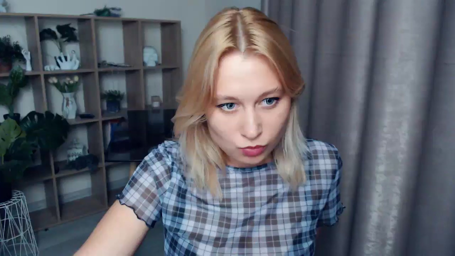 Gallery image thumbnail from Kukla_kolduna's myfreecams stream on, 04/27/2025, 18:17 image 6 of 20