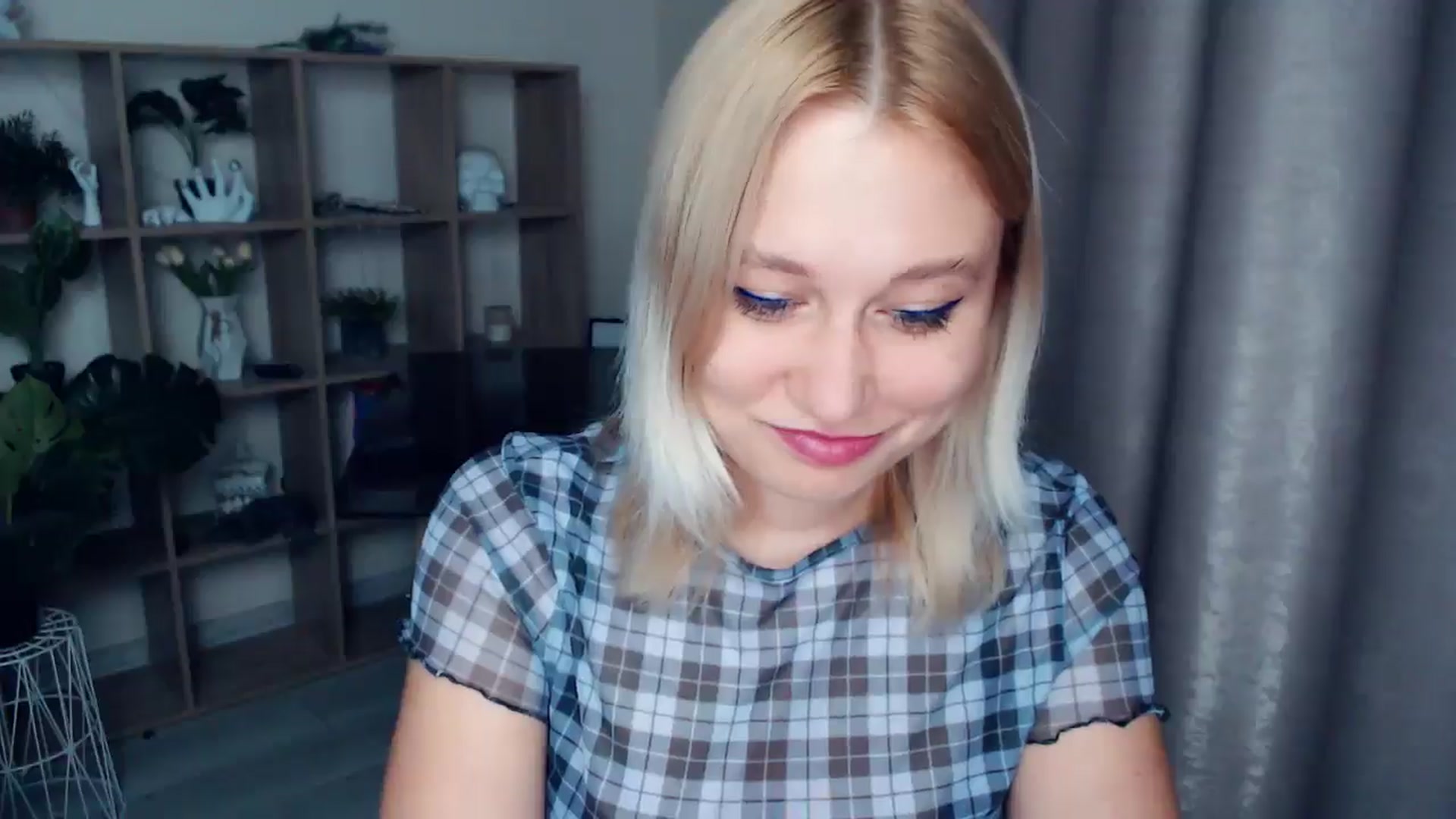 Gallery image thumbnail from Kukla_kolduna's myfreecams stream on, 04/27/2025, 18:17 image 20 of 20