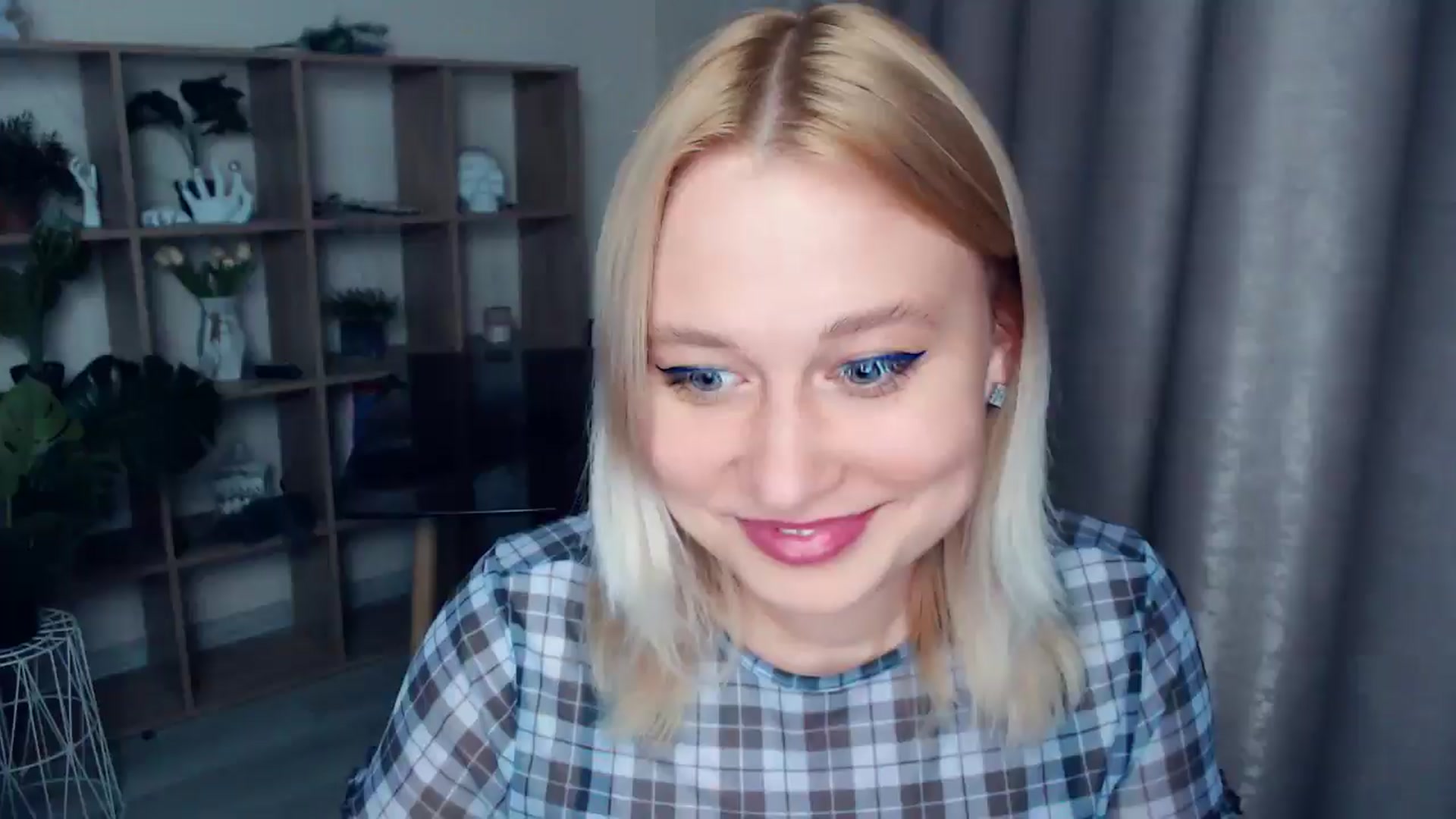 Gallery image thumbnail from Kukla_kolduna's myfreecams stream on, 04/27/2025, 18:17 image 12 of 20