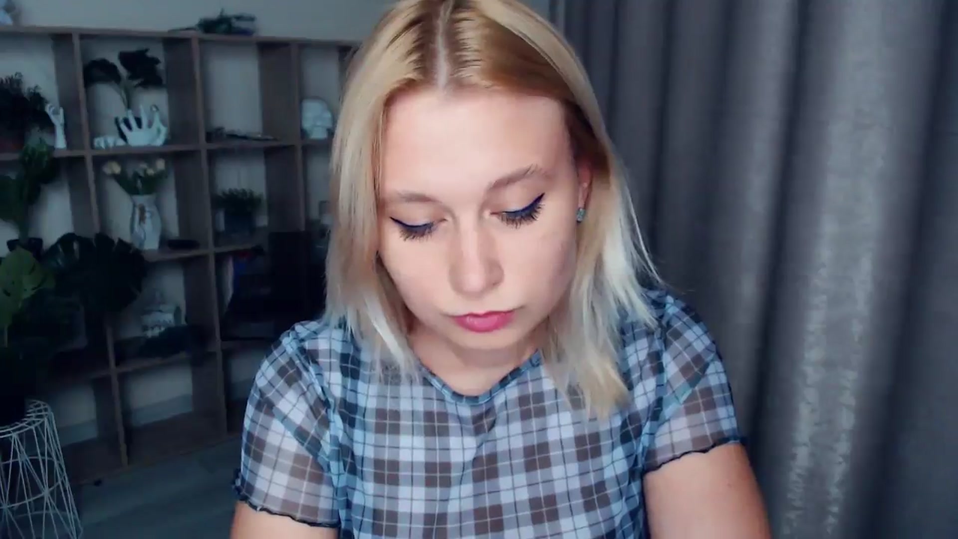 Gallery image thumbnail from Kukla_kolduna's myfreecams stream on, 04/27/2025, 18:17 image 3 of 20