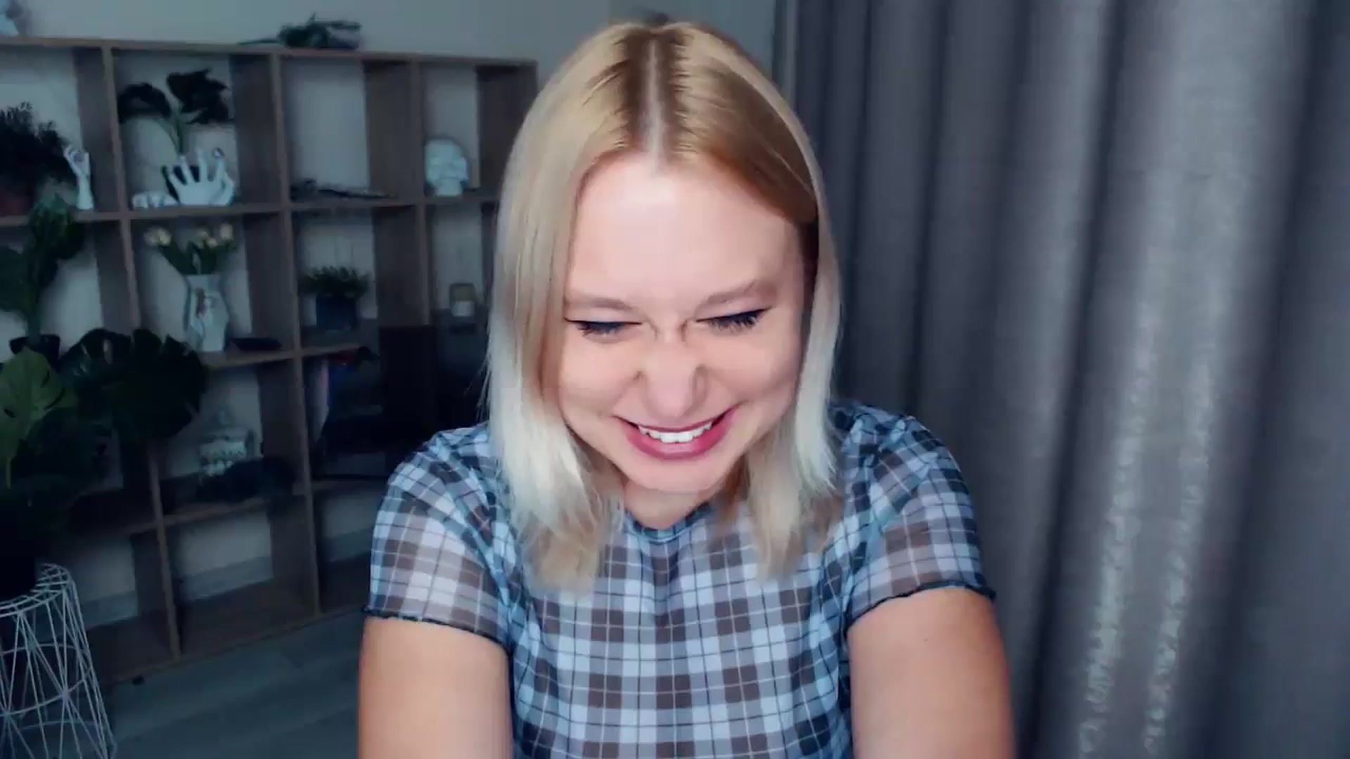 Gallery image thumbnail from Kukla_kolduna's myfreecams stream on, 04/27/2025, 18:17 image 13 of 20
