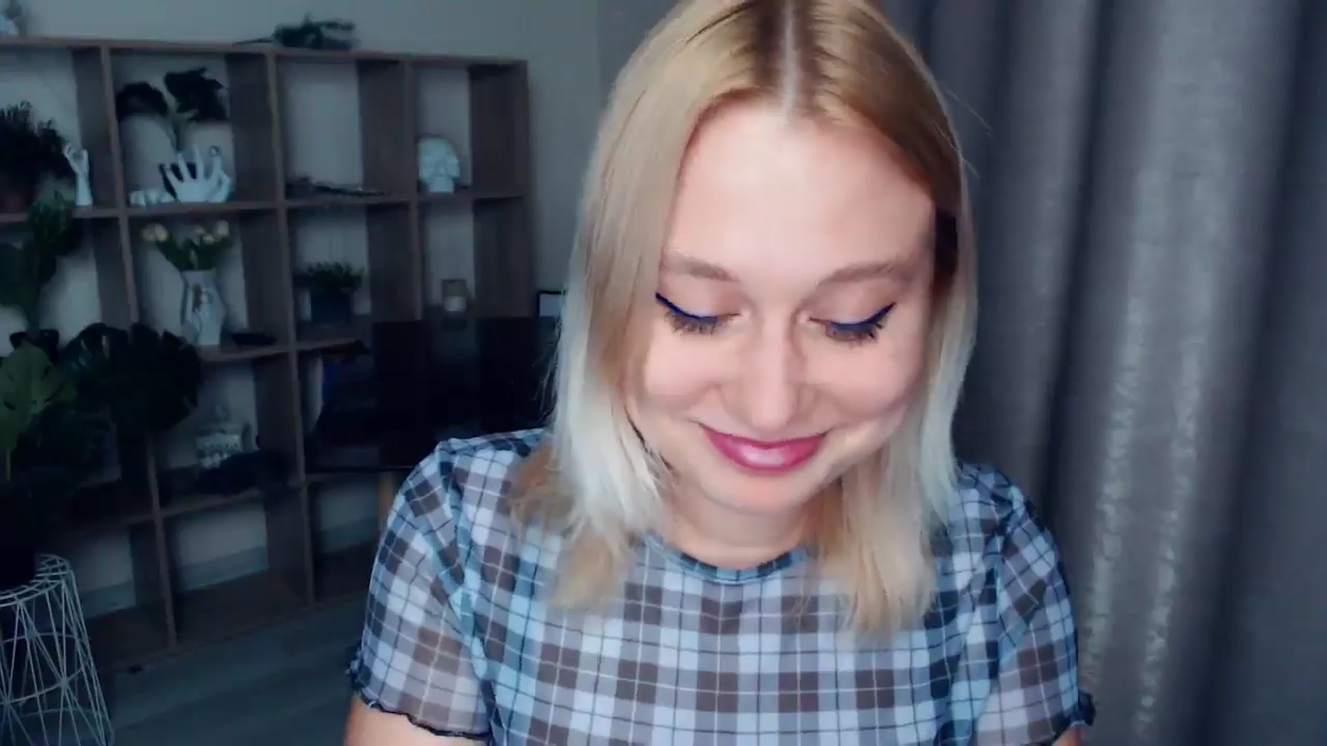 Gallery image thumbnail from Kukla_kolduna's myfreecams stream on, 04/27/2025, 18:17 image 10 of 20