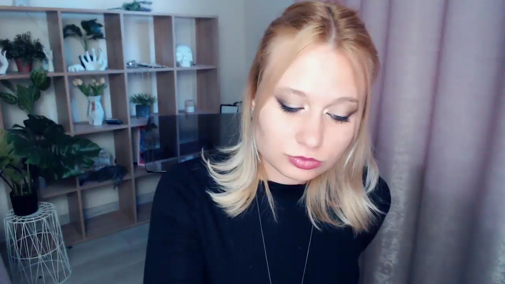 Gallery image thumbnail from Kukla_kolduna's myfreecams stream on, 04/30/2025, 17:21 image 8 of 20