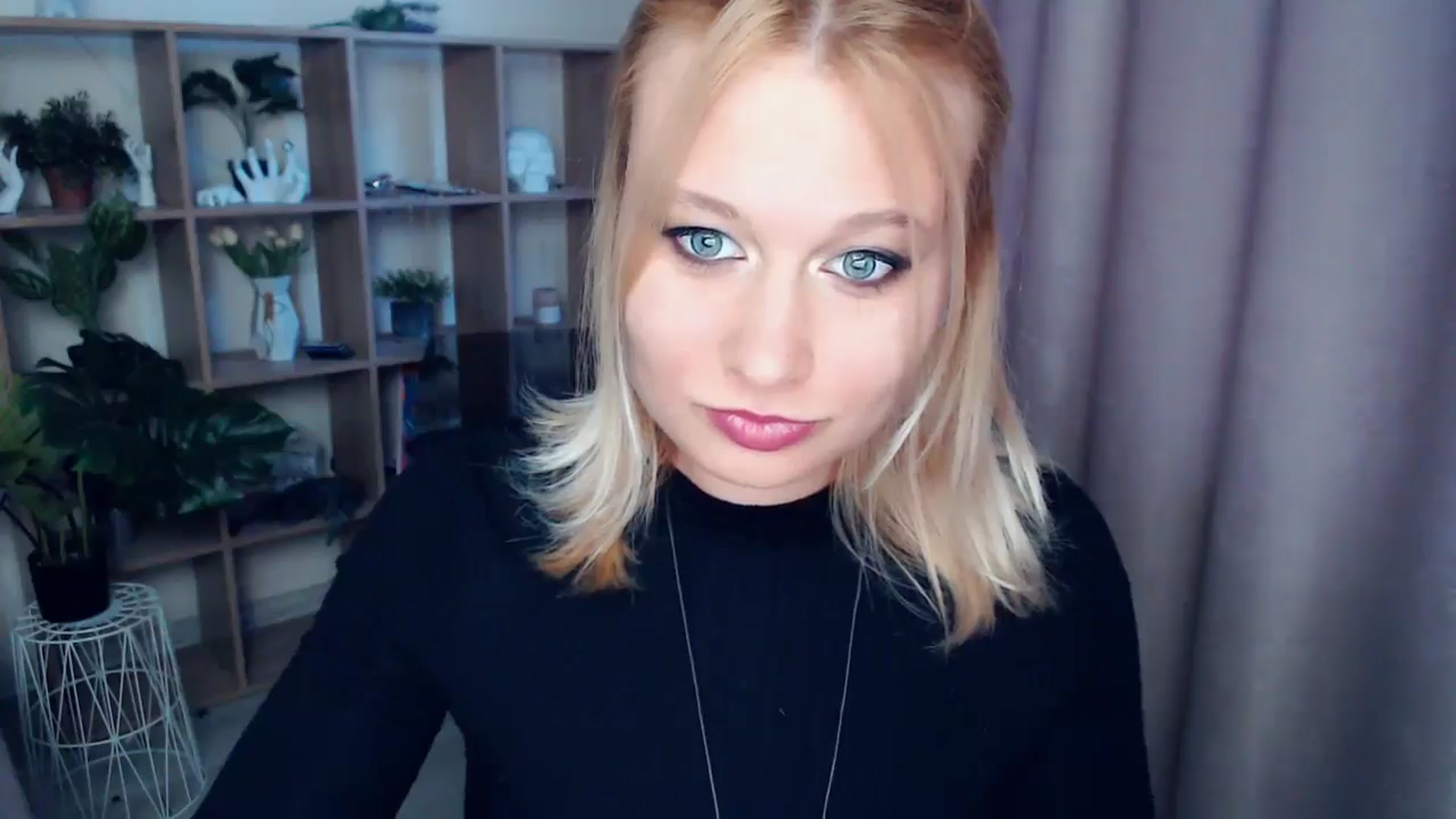 Gallery image thumbnail from Kukla_kolduna's myfreecams stream on, 04/30/2025, 17:21 image 13 of 20