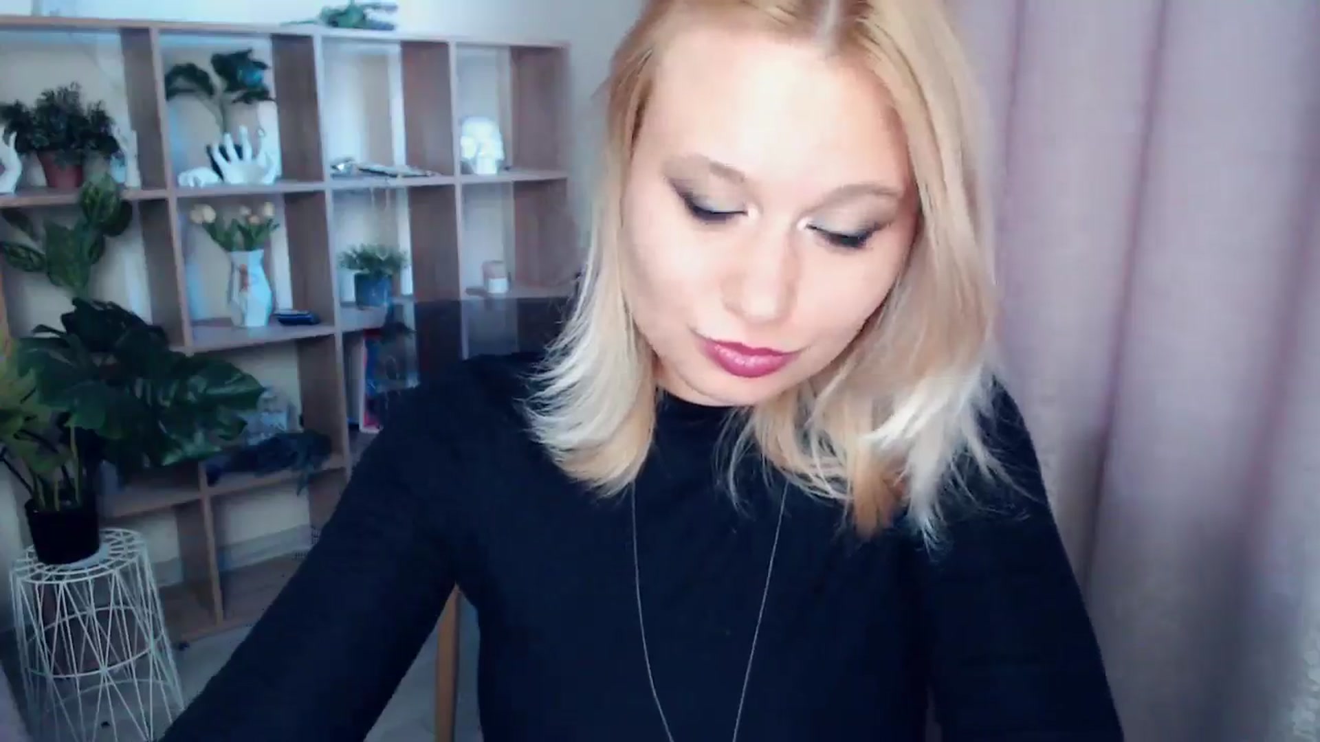 Gallery image thumbnail from Kukla_kolduna's myfreecams stream on, 04/30/2025, 17:21 image 2 of 20