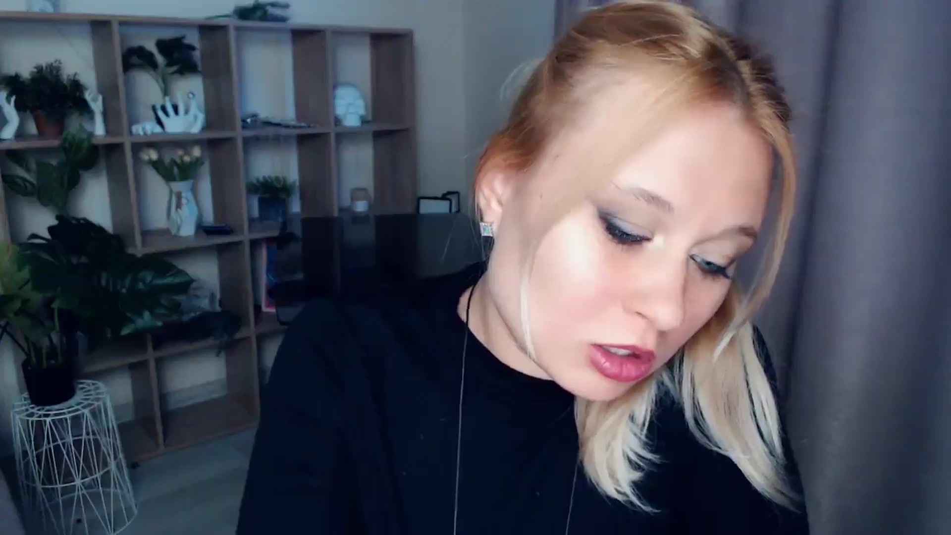 Gallery image thumbnail from Kukla_kolduna's myfreecams stream on, 04/30/2025, 17:21 image 18 of 20