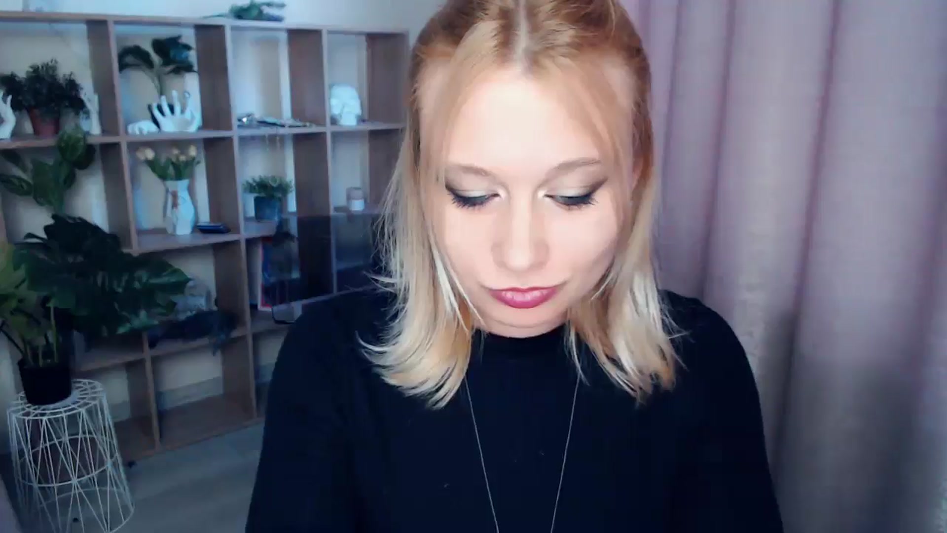 Gallery image thumbnail from Kukla_kolduna's myfreecams stream on, 04/30/2025, 17:21 image 5 of 20