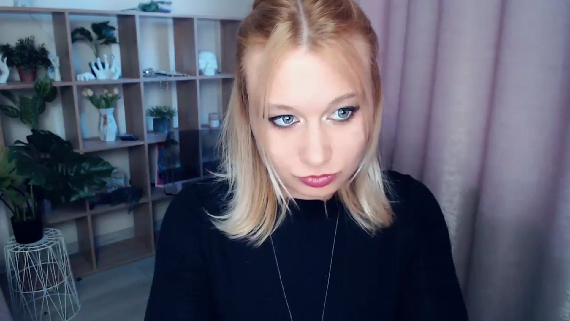 Gallery image thumbnail from Kukla_kolduna's myfreecams stream on, 04/30/2025, 17:21 image 6 of 20