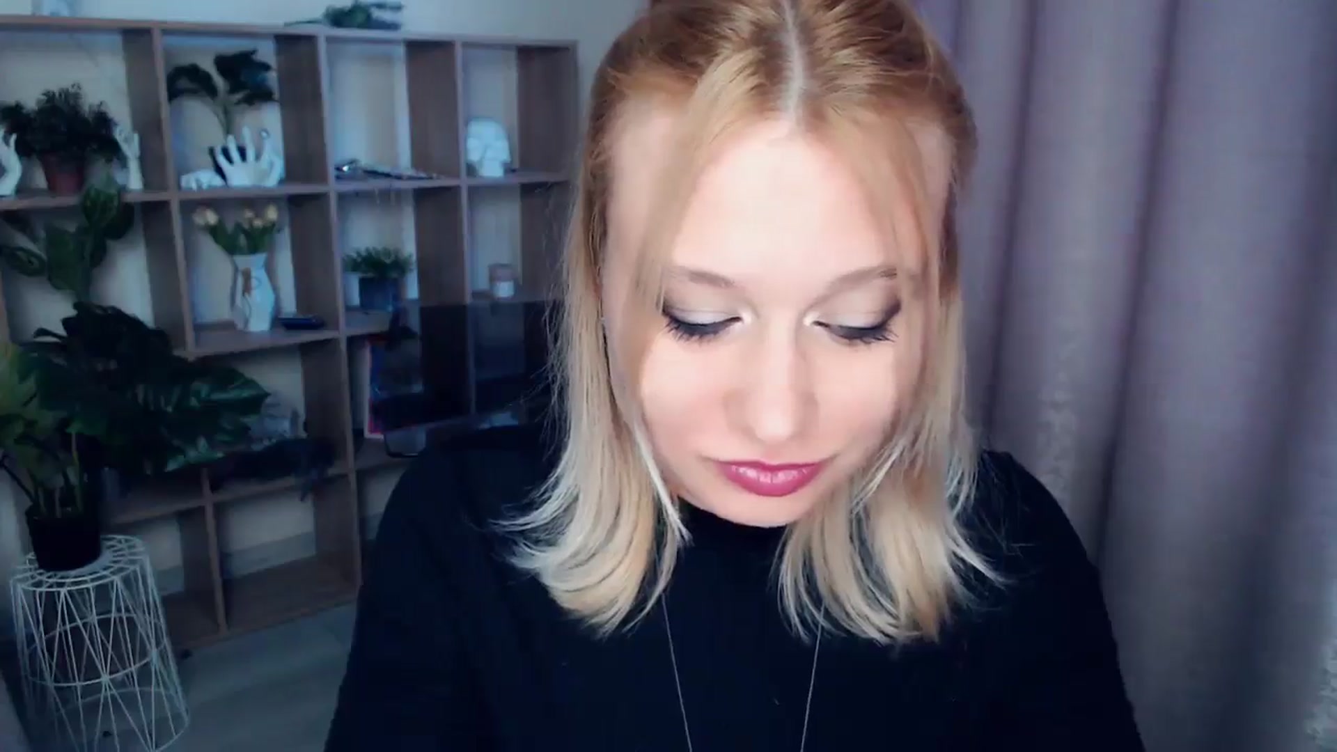 Gallery image thumbnail from Kukla_kolduna's myfreecams stream on, 04/30/2025, 17:21 image 12 of 20