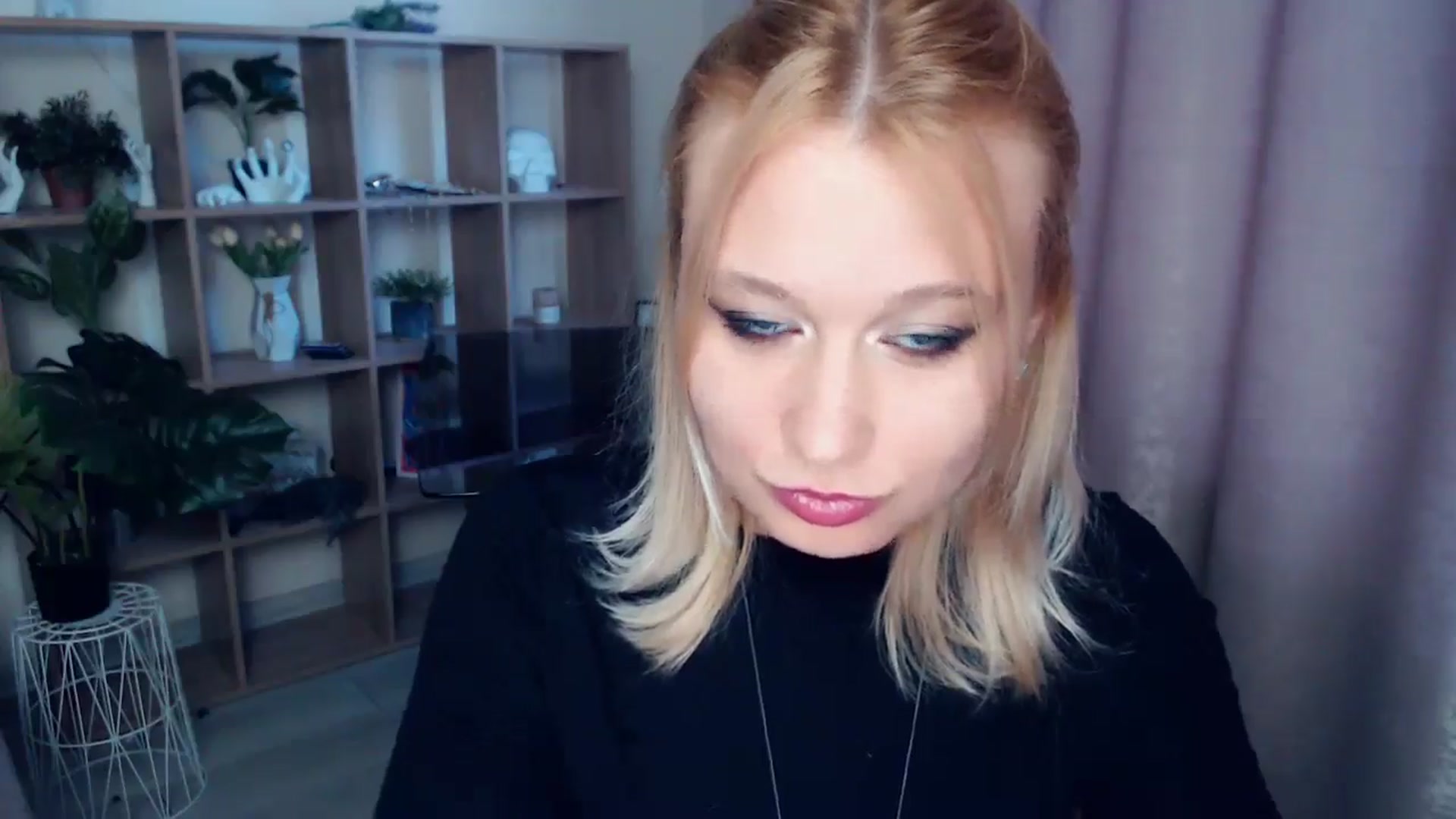 Gallery image thumbnail from Kukla_kolduna's myfreecams stream on, 04/30/2025, 17:21 image 10 of 20