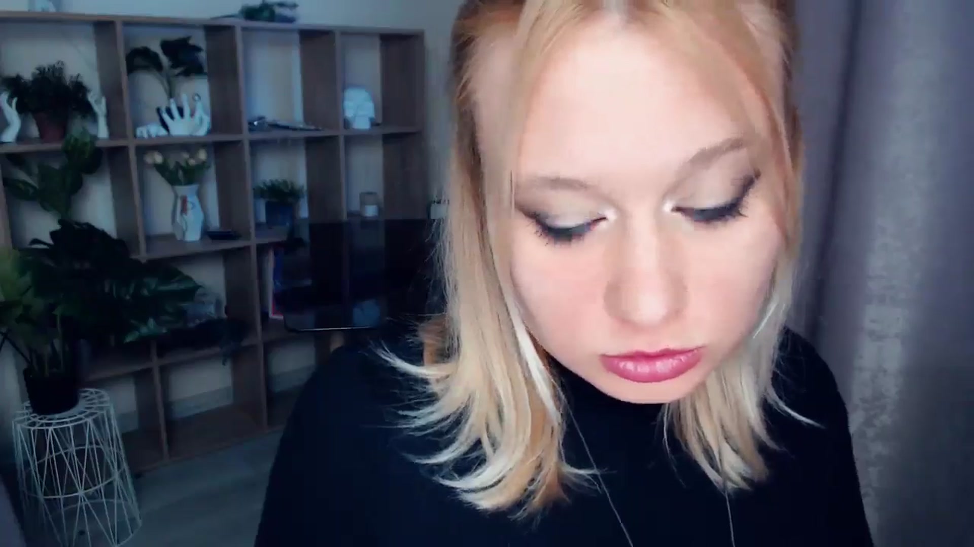 Gallery image thumbnail from Kukla_kolduna's myfreecams stream on, 04/30/2025, 17:21 image 16 of 20