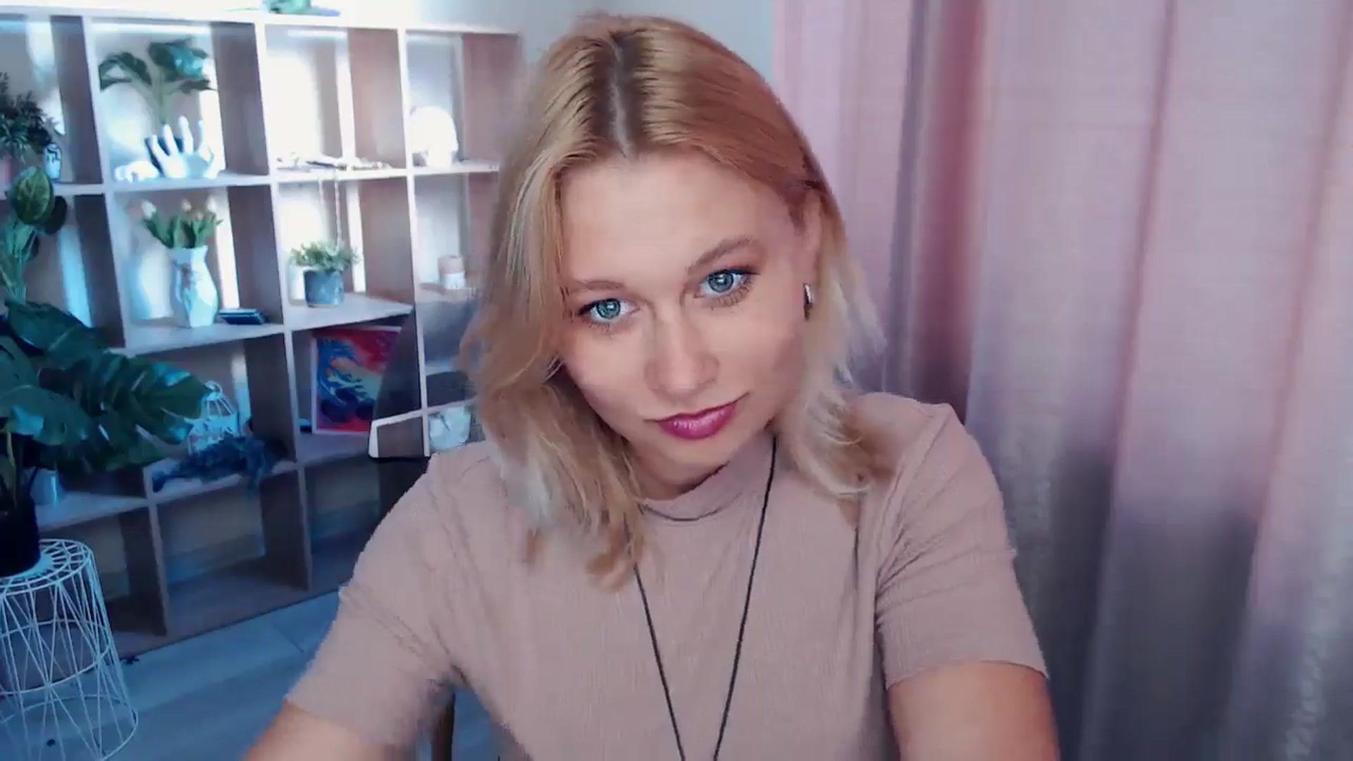 Gallery image thumbnail from Kukla_kolduna's myfreecams stream on, 05/01/2025, 15:44 image 18 of 20