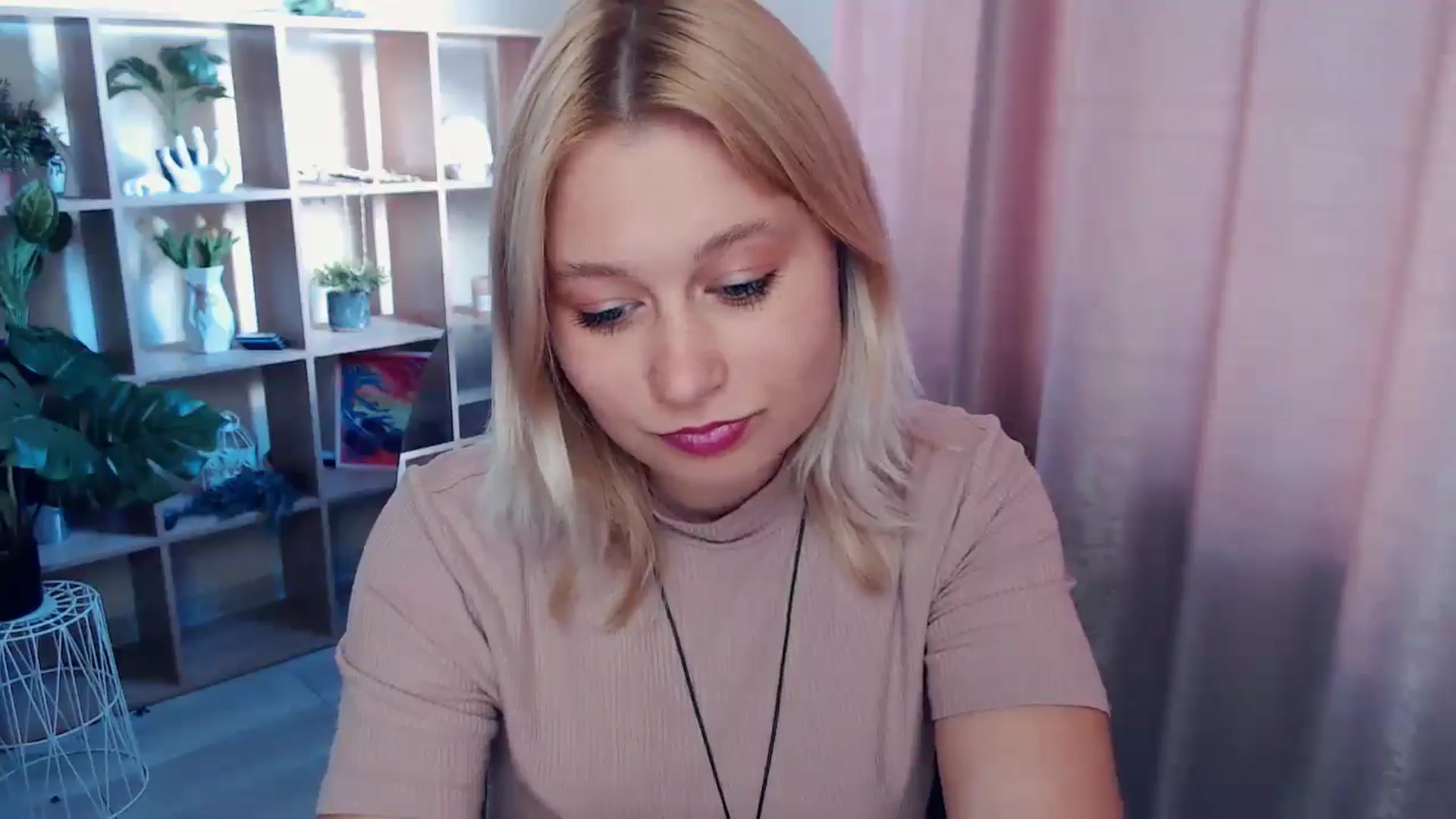Gallery image thumbnail from Kukla_kolduna's myfreecams stream on, 05/01/2025, 15:44 image 12 of 20