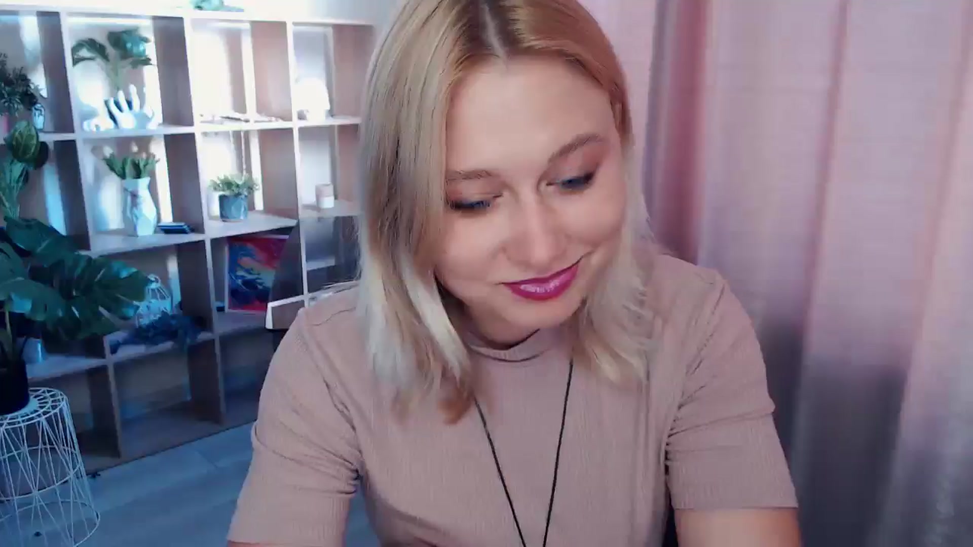 Gallery image thumbnail from Kukla_kolduna's myfreecams stream on, 05/01/2025, 15:44 image 5 of 20