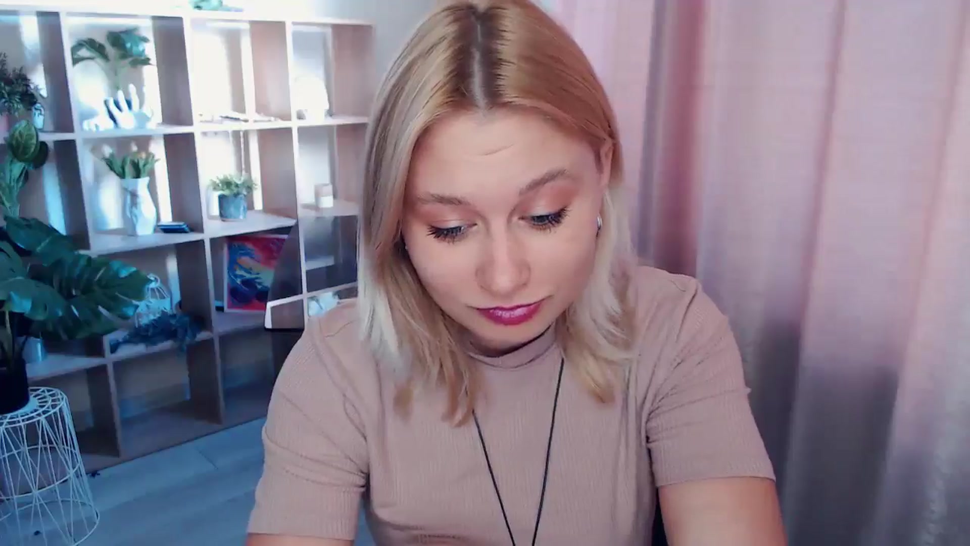 Gallery image thumbnail from Kukla_kolduna's myfreecams stream on, 05/01/2025, 15:44 image 8 of 20