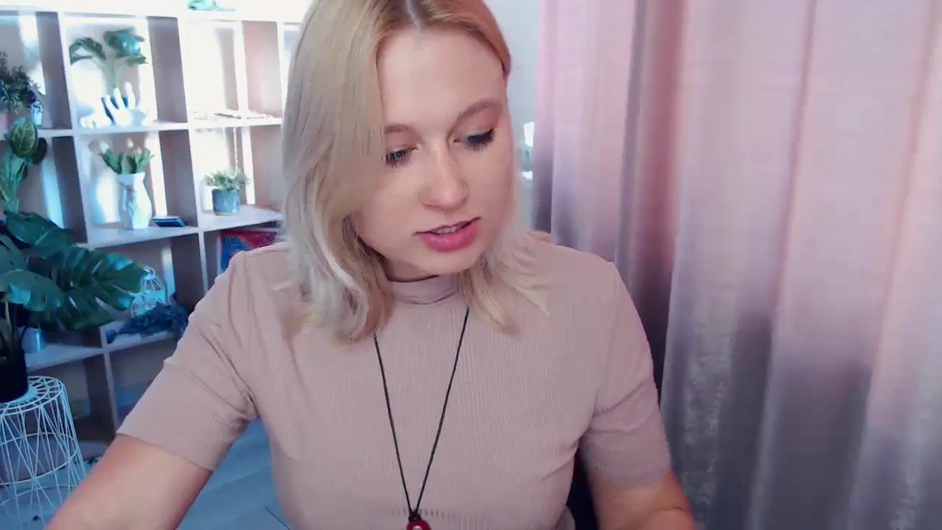 Gallery image thumbnail from Kukla_kolduna's myfreecams stream on, 05/01/2025, 15:44 image 2 of 20