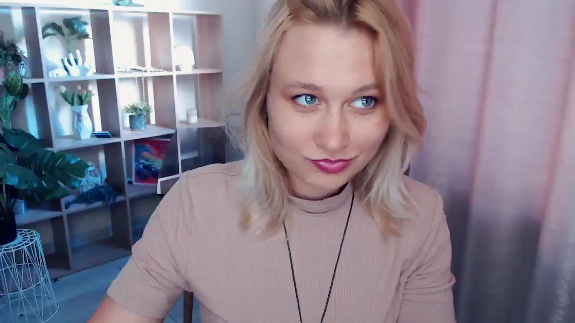 Gallery image thumbnail from Kukla_kolduna's myfreecams stream on, 05/01/2025, 15:44 image 16 of 20