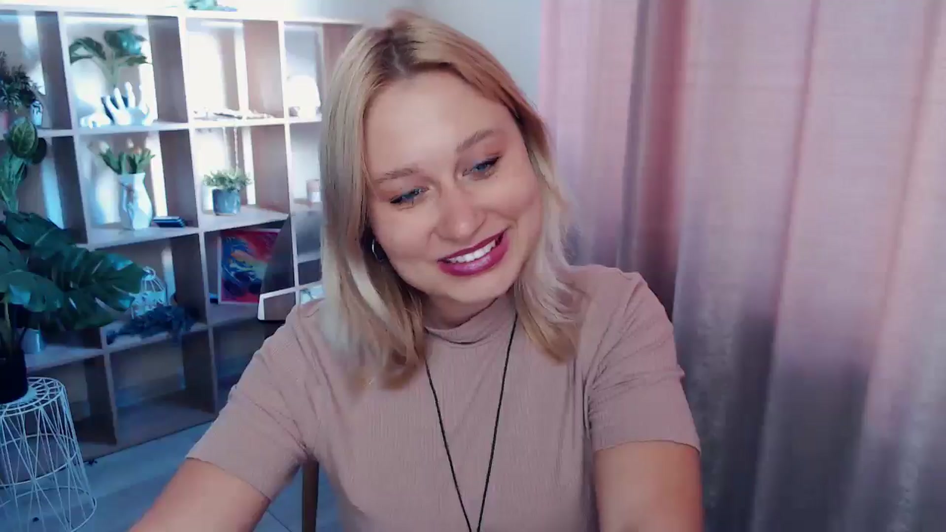 Gallery image thumbnail from Kukla_kolduna's myfreecams stream on, 05/01/2025, 15:44 image 9 of 20