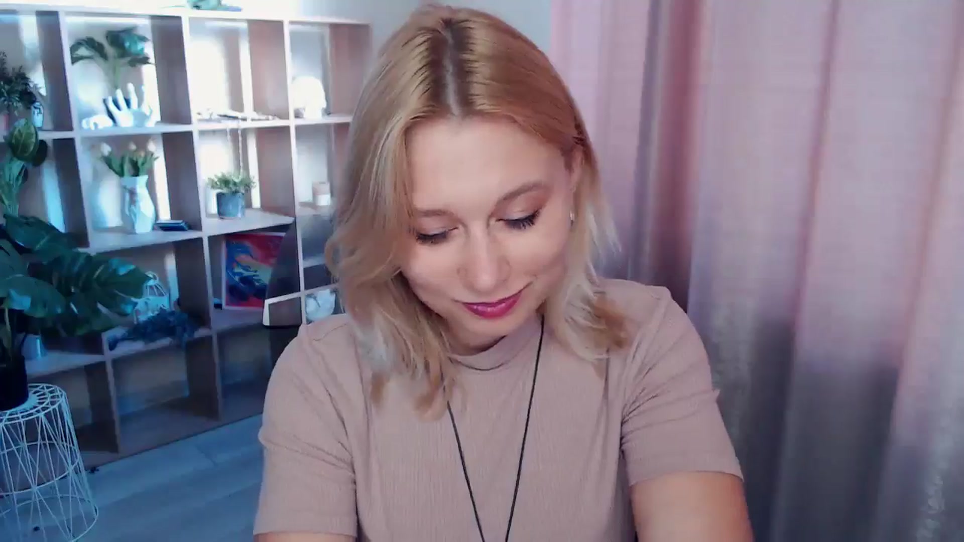 Gallery image thumbnail from Kukla_kolduna's myfreecams stream on, 05/01/2025, 15:44 image 19 of 20