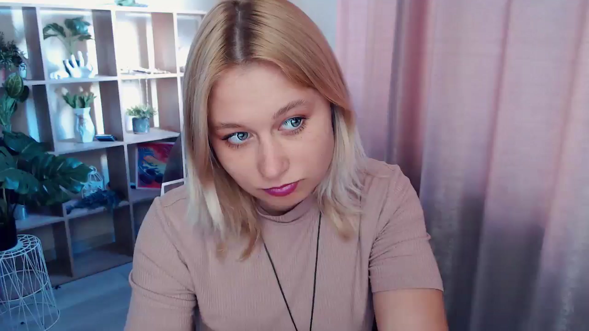 Gallery image thumbnail from Kukla_kolduna's myfreecams stream on, 05/01/2025, 15:44 image 11 of 20