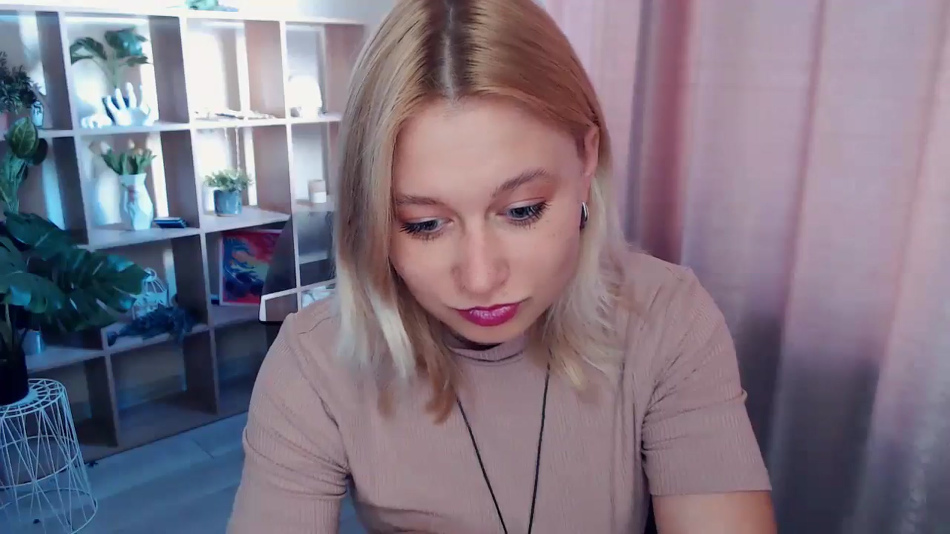 Gallery image thumbnail from Kukla_kolduna's myfreecams stream on, 05/01/2025, 15:44 image 6 of 20