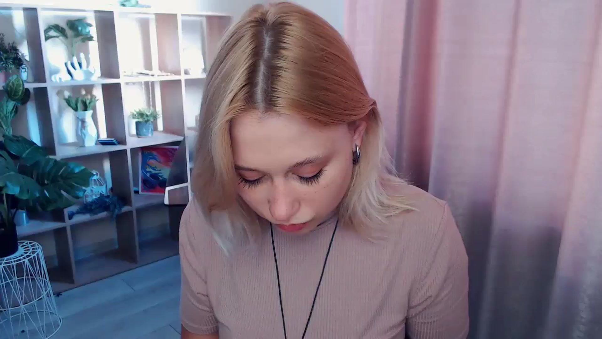 Gallery image thumbnail from Kukla_kolduna's myfreecams stream on, 05/01/2025, 15:44 image 1 of 20