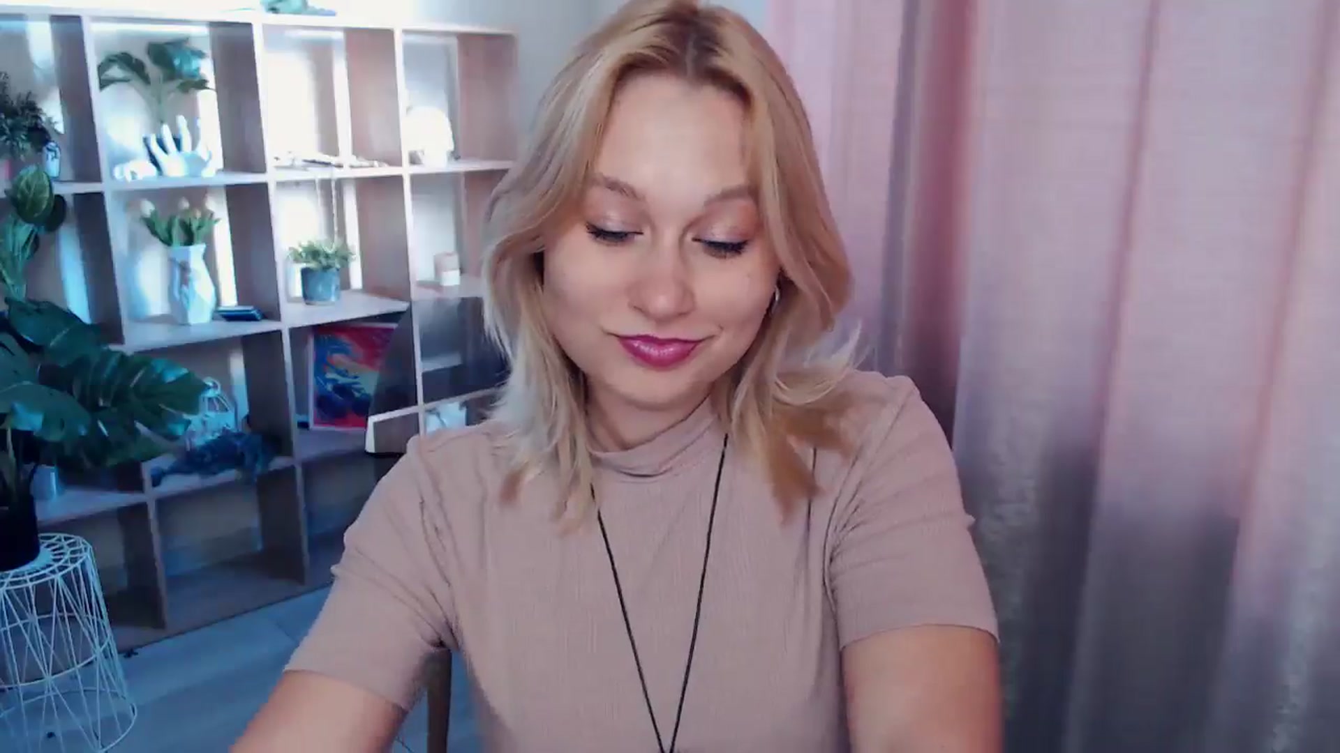 Gallery image thumbnail from Kukla_kolduna's myfreecams stream on, 05/01/2025, 15:44 image 17 of 20